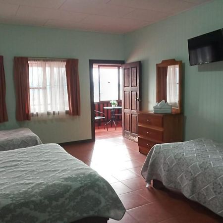 Hotel Las Brumas Cartago Exterior photo