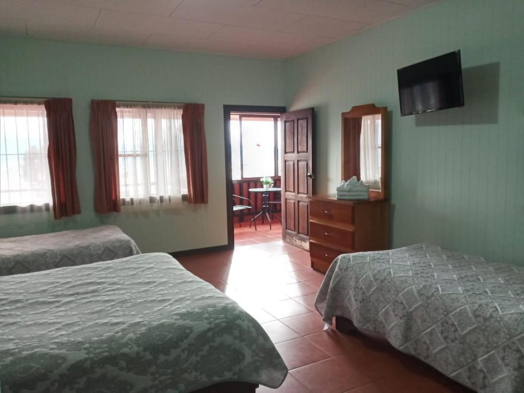 Hotel Las Brumas Cartago Exterior photo