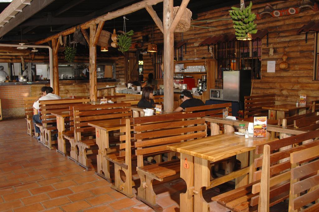 Hotel Las Brumas Cartago Exterior photo