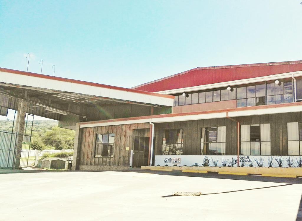 Hotel Las Brumas Cartago Exterior photo