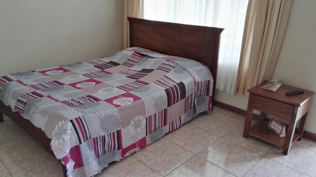 Hotel Las Brumas Cartago Exterior photo