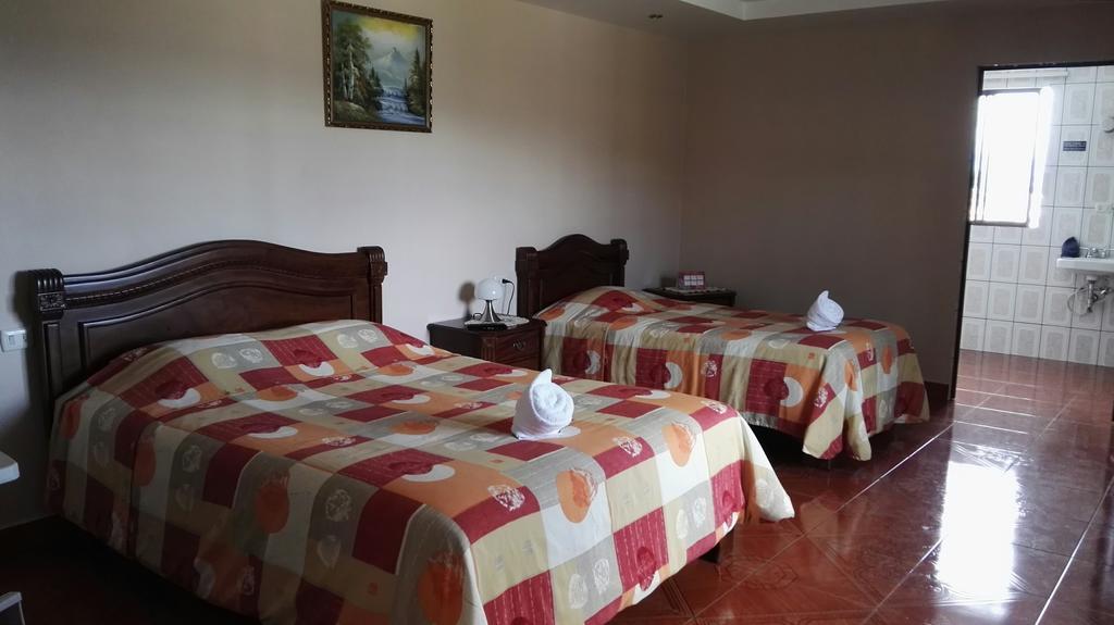 Hotel Las Brumas Cartago Exterior photo