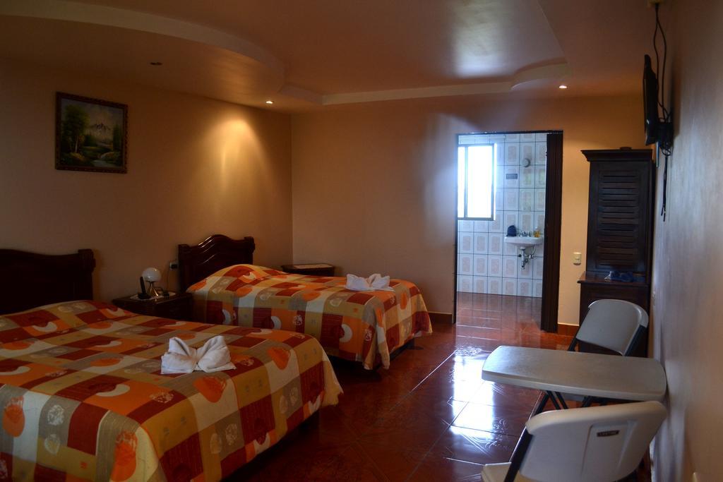 Hotel Las Brumas Cartago Exterior photo