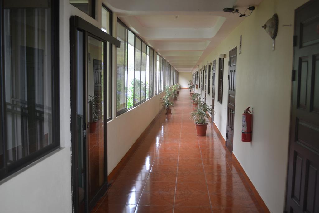 Hotel Las Brumas Cartago Exterior photo