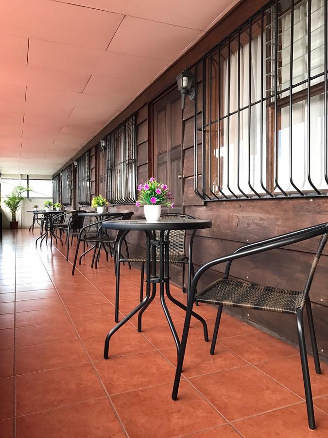 Hotel Las Brumas Cartago Exterior photo